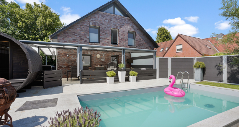 Hinter dem Tor beginnt Ihre persönliche Wohlfühloase – Exklusive Villa mit Pool & Privatsphäre.