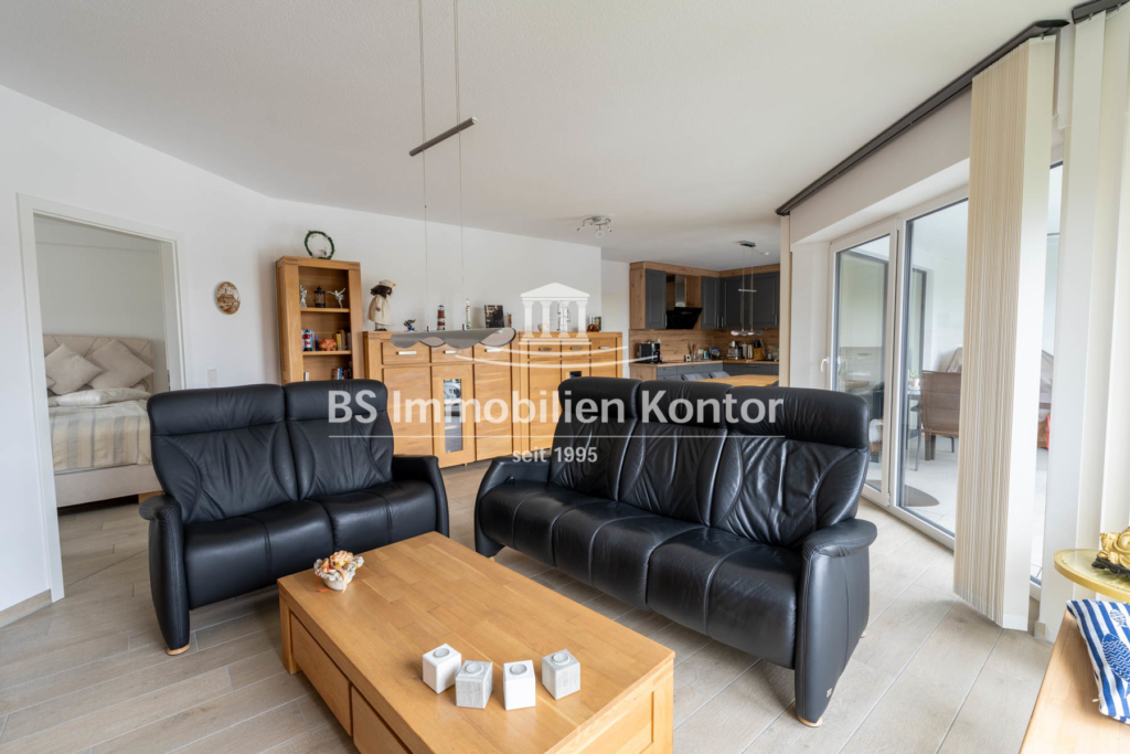 Lage, Lage, Lage! Top gepfl. Wohnung im 2. OG mit guter Ausstattung, PKW-Stellplatz und Balkon! - Foto 2