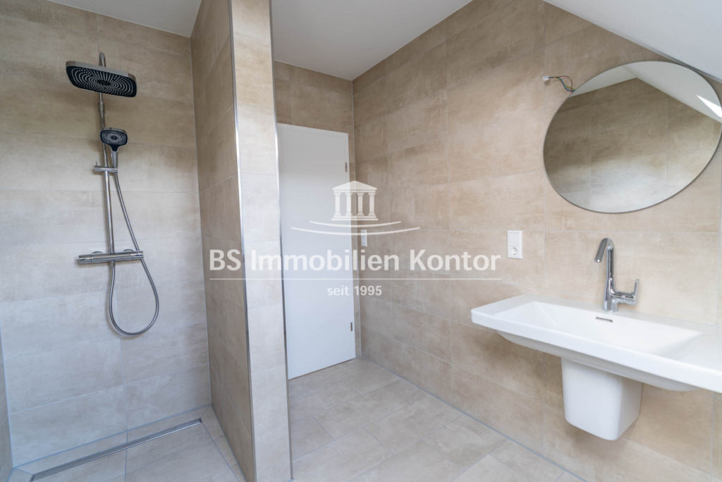 Hinte! Neubau OG-Wohnung (Erstbezug) mit Balkon und PKW-Stellplatz! - Foto 3