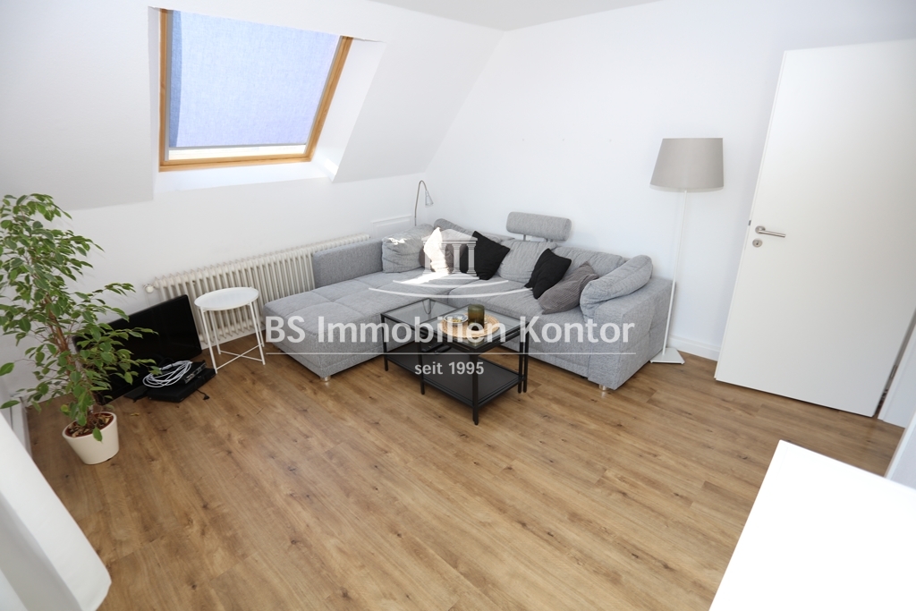 Anfragen bitte vorab per Mail – Komfortable 2 ZKB Wohnung im DG in zentraler Stadtlage ! - Foto 2