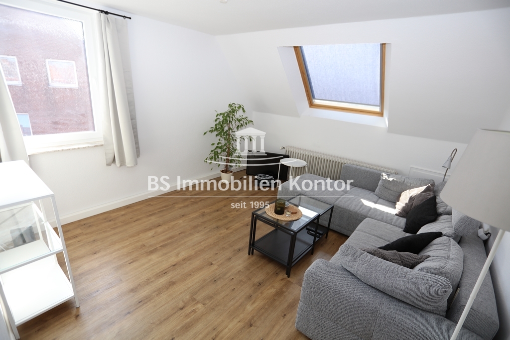 Anfragen bitte vorab per Mail – Komfortable 2 ZKB Wohnung im DG in zentraler Stadtlage ! - Foto 1
