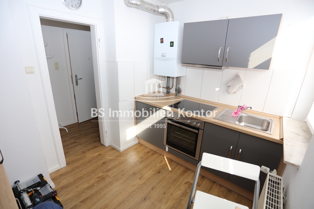 Anfragen bitte vorab per Mail – Komfortable 2 ZKB Wohnung im DG in zentraler Stadtlage ! - Foto 4