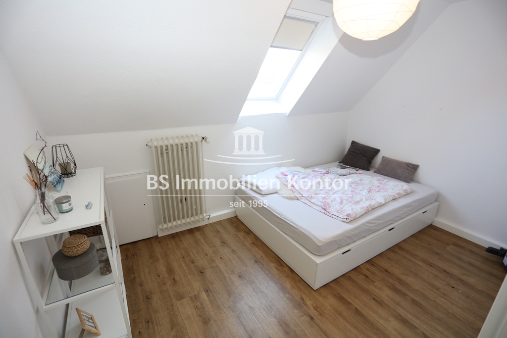 Anfragen bitte vorab per Mail – Komfortable 2 ZKB Wohnung im DG in zentraler Stadtlage ! - Foto 3